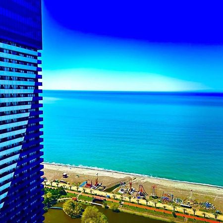 Delux Sea View Aparthotel In Orbi City Batumi Bagian luar foto