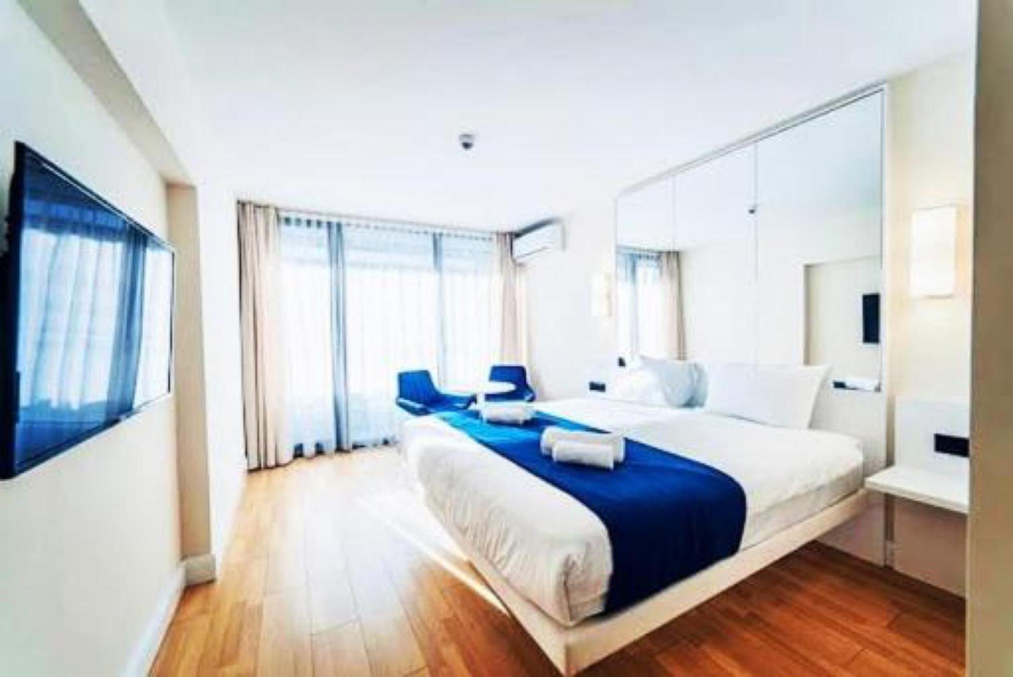 Delux Sea View Aparthotel In Orbi City Batumi Bagian luar foto