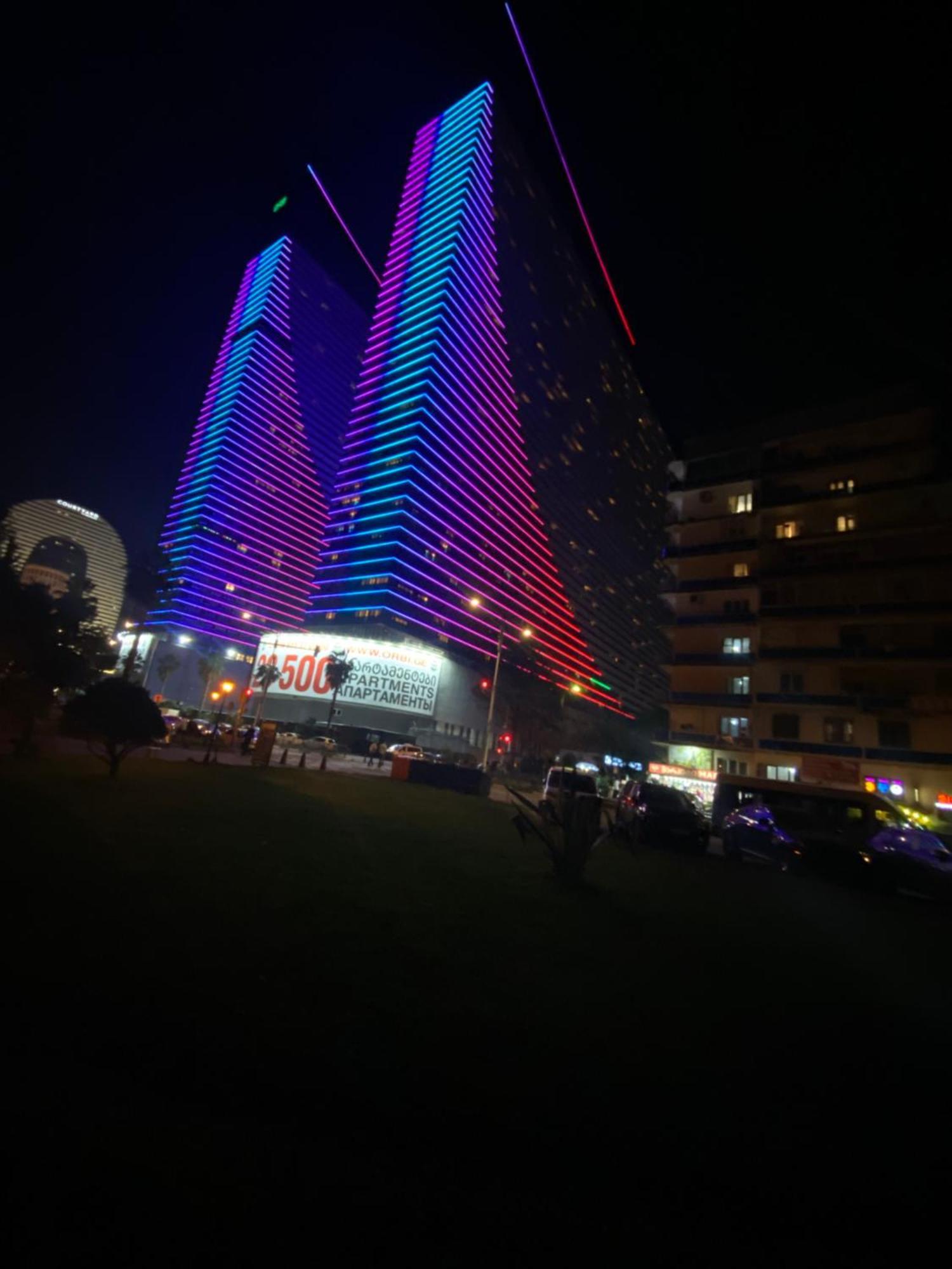 Delux Sea View Aparthotel In Orbi City Batumi Bagian luar foto