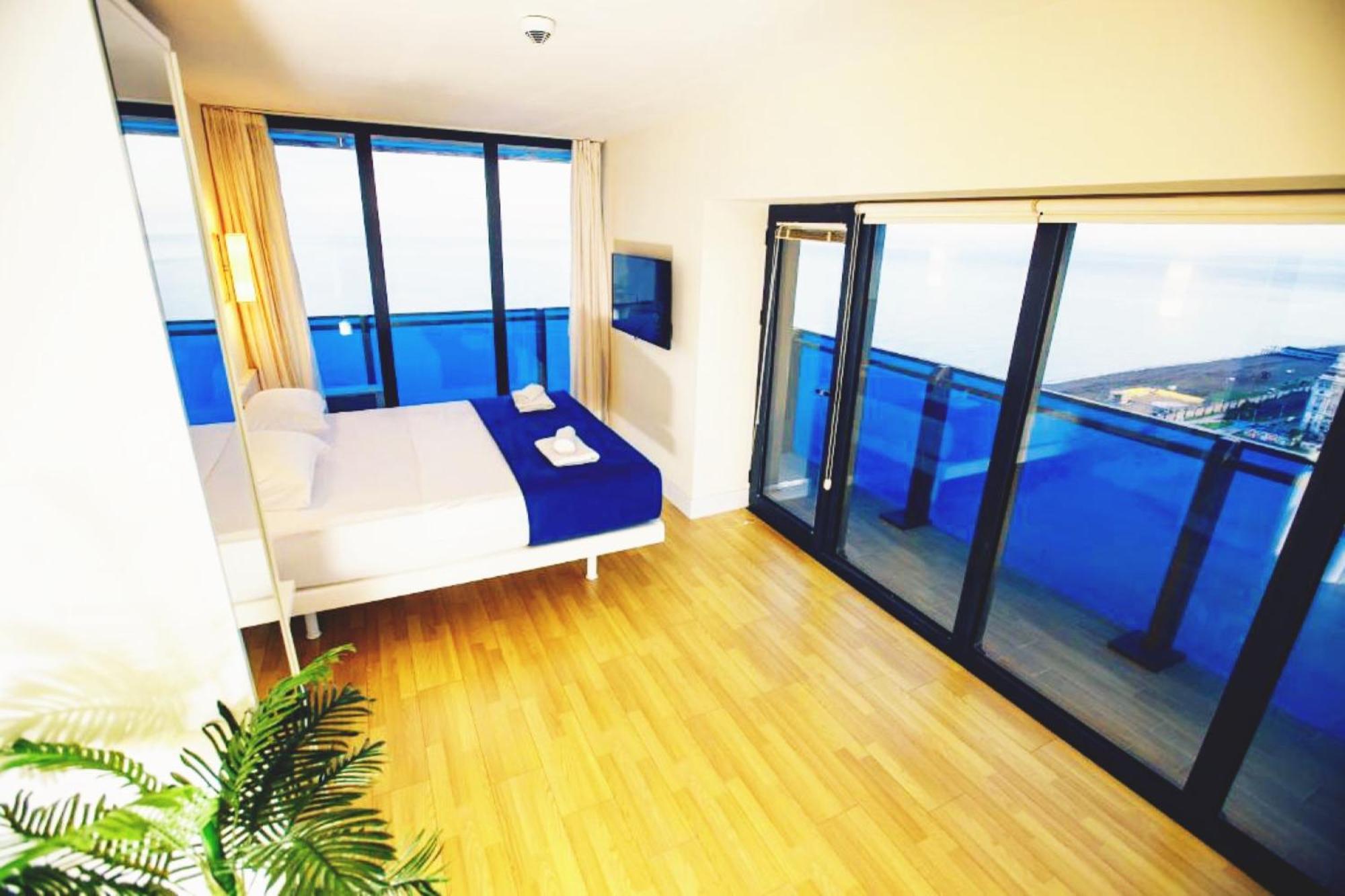 Delux Sea View Aparthotel In Orbi City Batumi Bagian luar foto