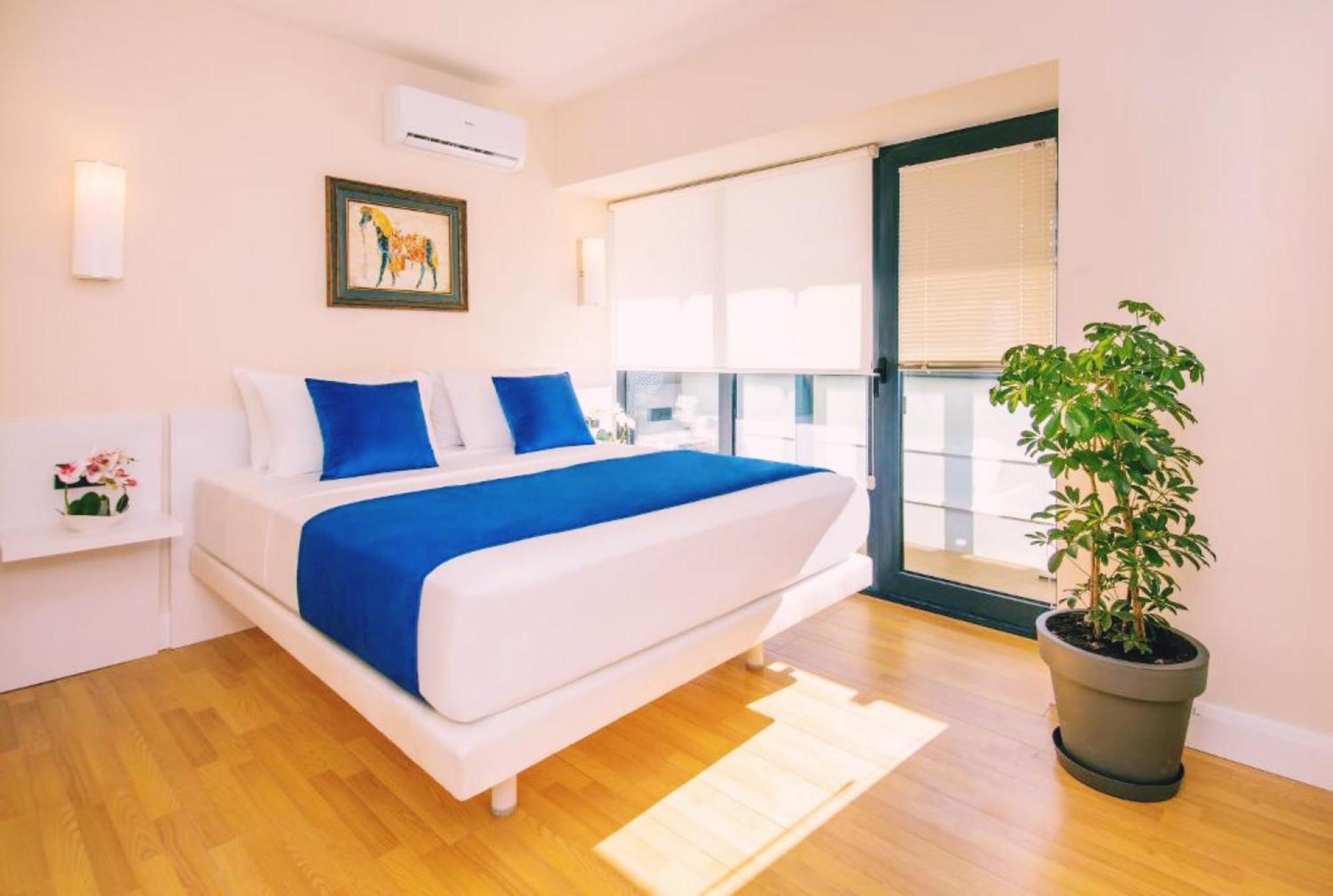 Delux Sea View Aparthotel In Orbi City Batumi Bagian luar foto