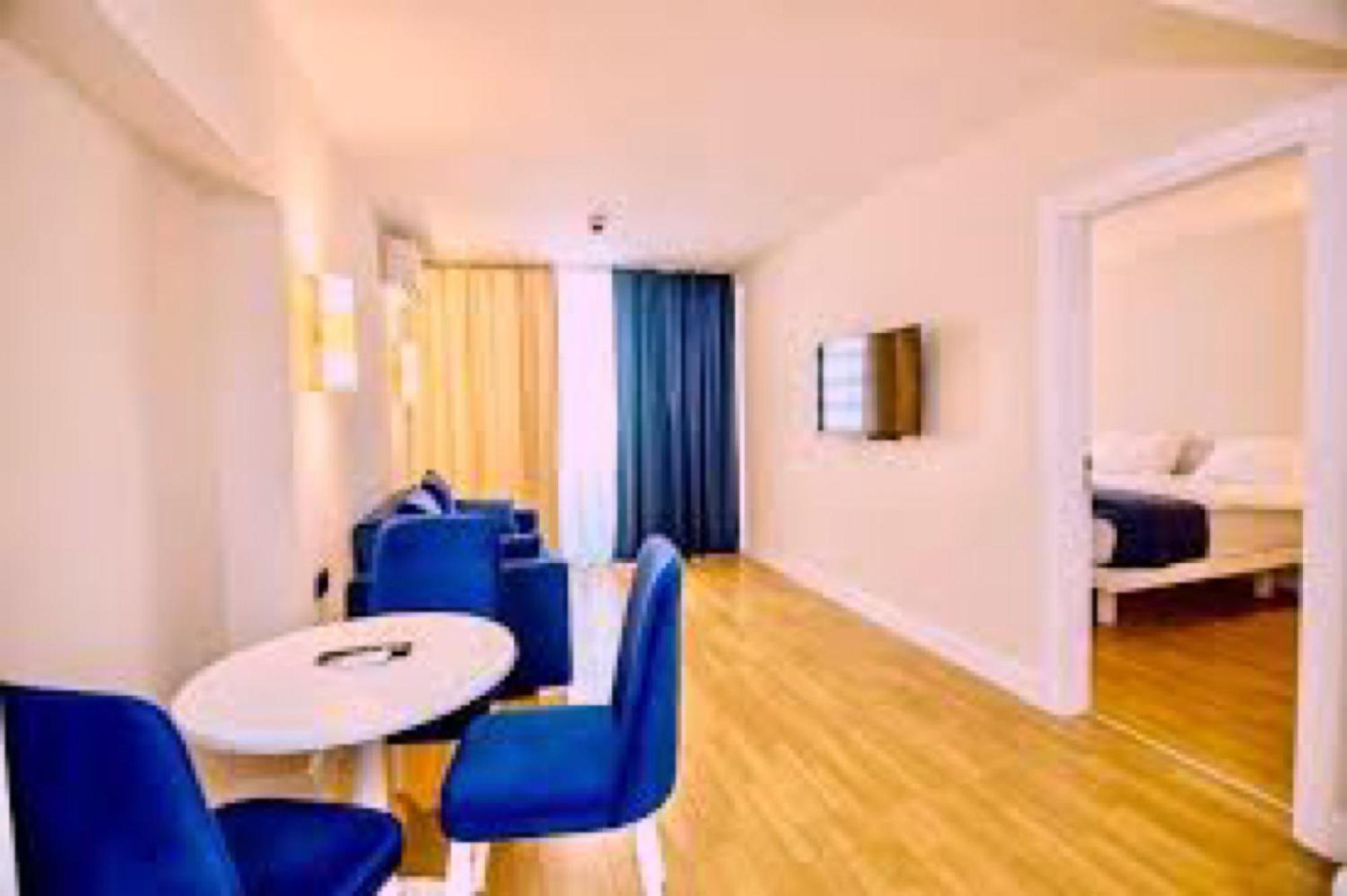 Delux Sea View Aparthotel In Orbi City Batumi Bagian luar foto