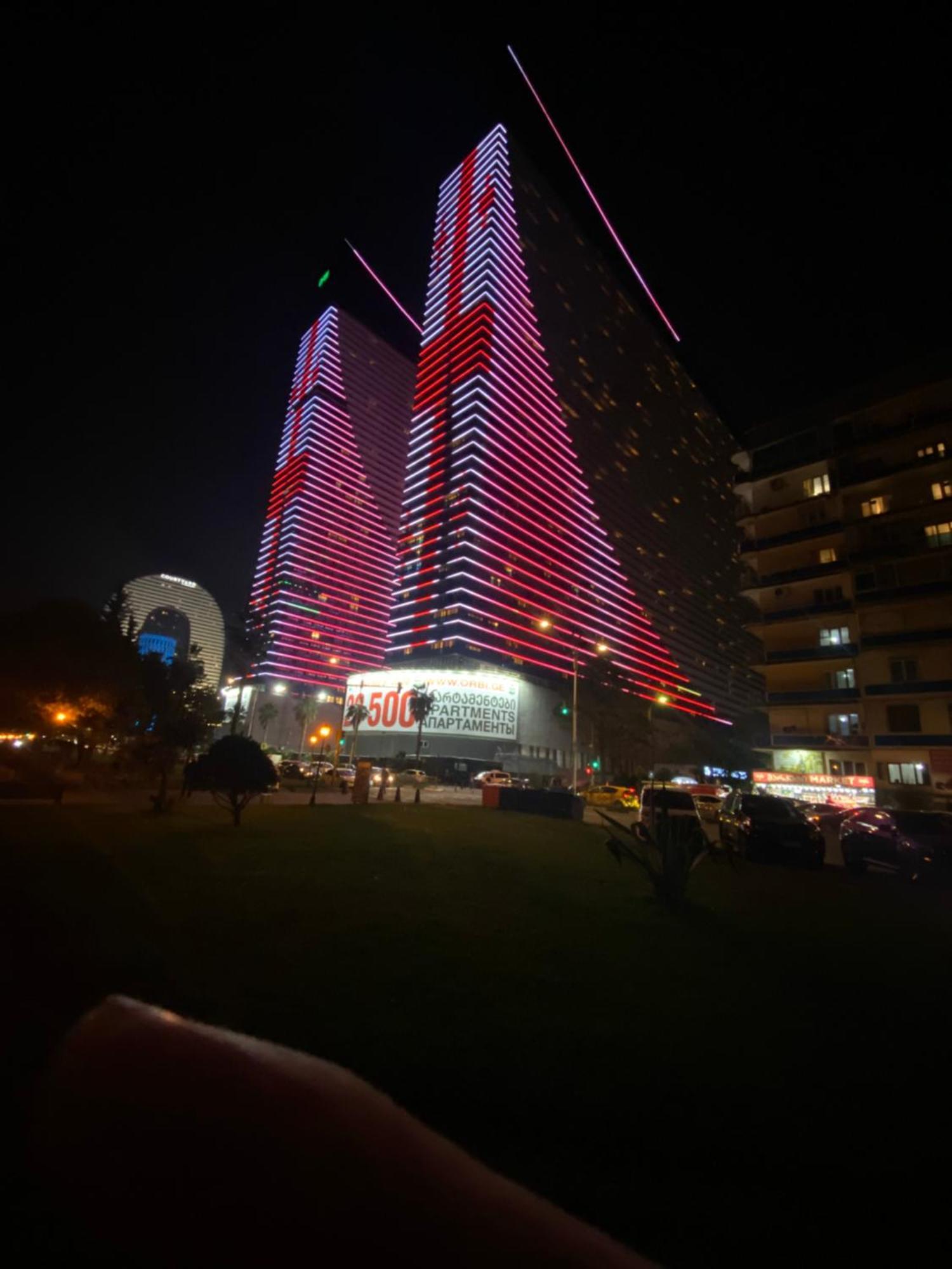 Delux Sea View Aparthotel In Orbi City Batumi Bagian luar foto