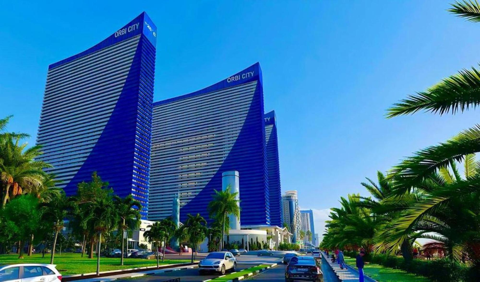 Delux Sea View Aparthotel In Orbi City Batumi Bagian luar foto