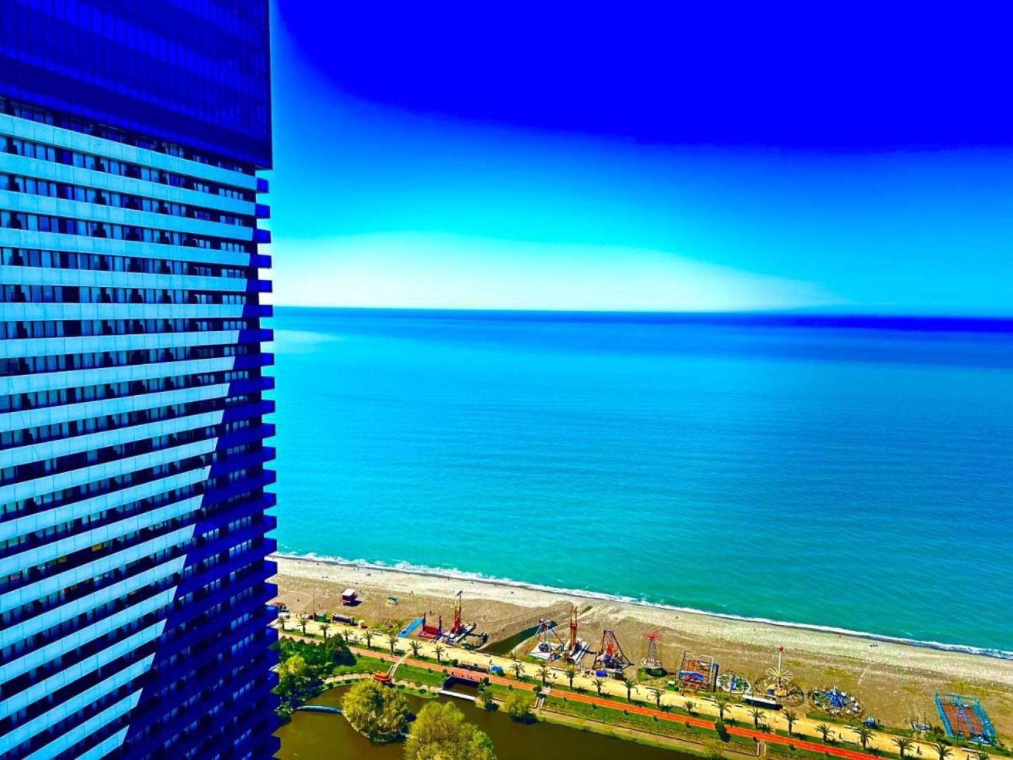 Delux Sea View Aparthotel In Orbi City Batumi Bagian luar foto