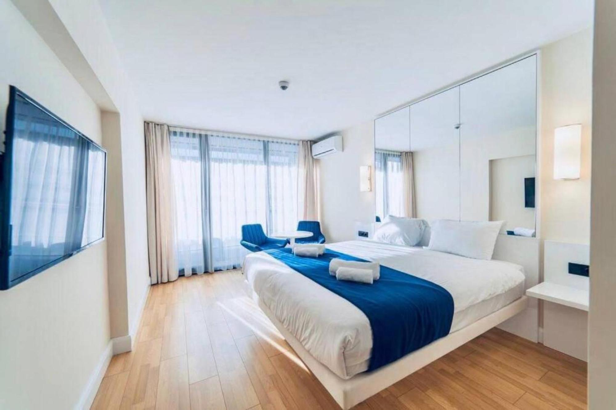 Delux Sea View Aparthotel In Orbi City Batumi Bagian luar foto