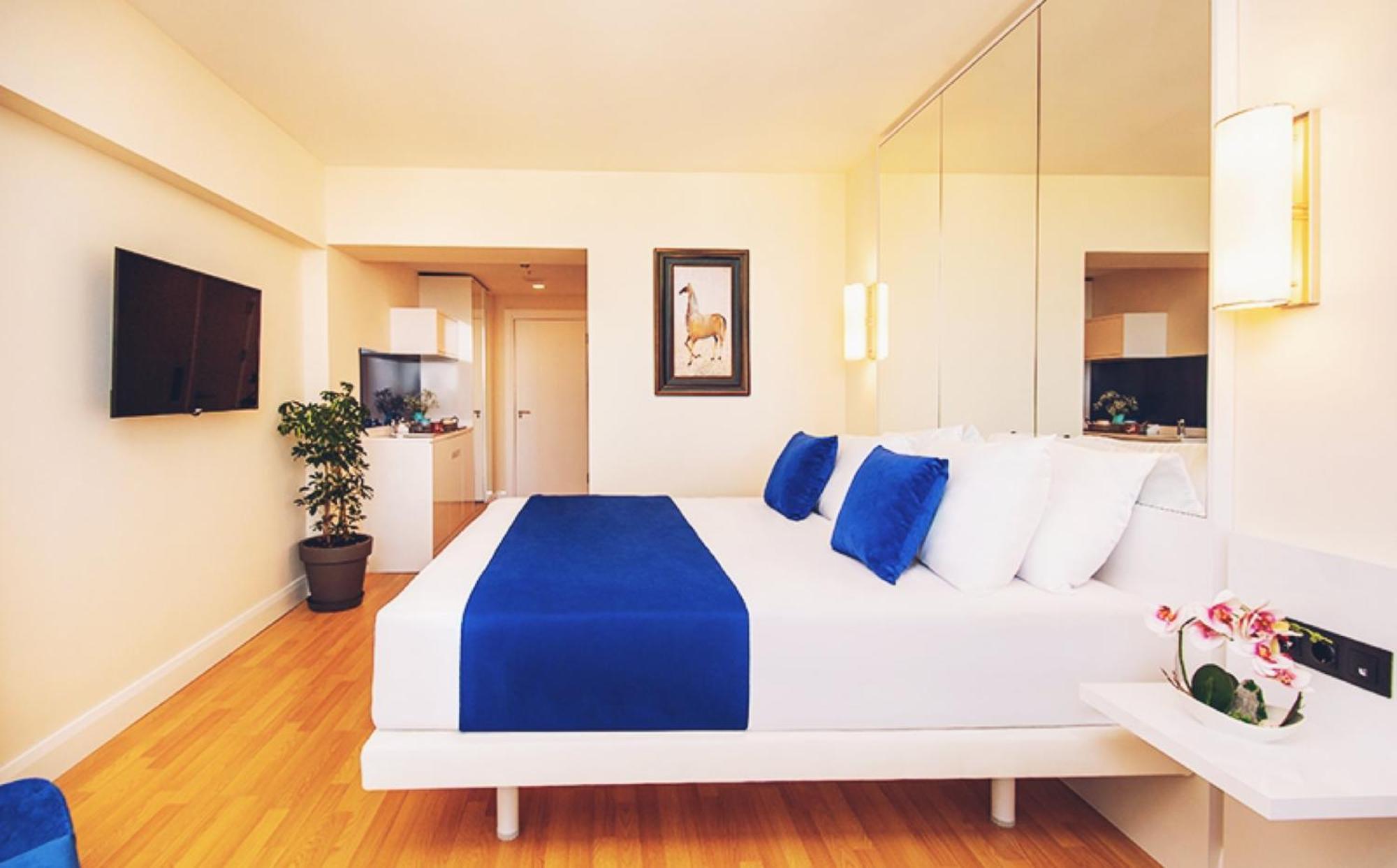 Delux Sea View Aparthotel In Orbi City Batumi Bagian luar foto