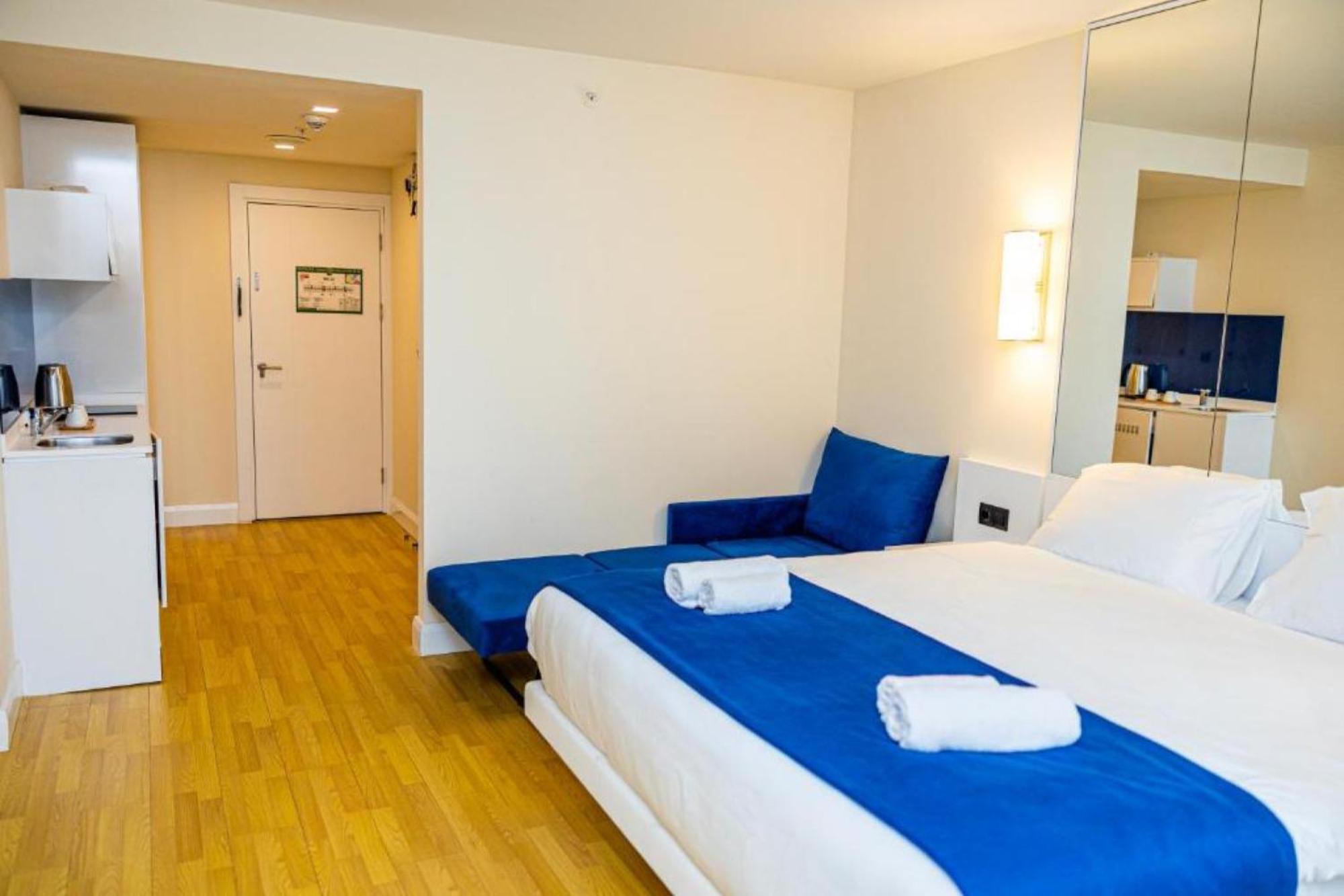 Delux Sea View Aparthotel In Orbi City Batumi Bagian luar foto