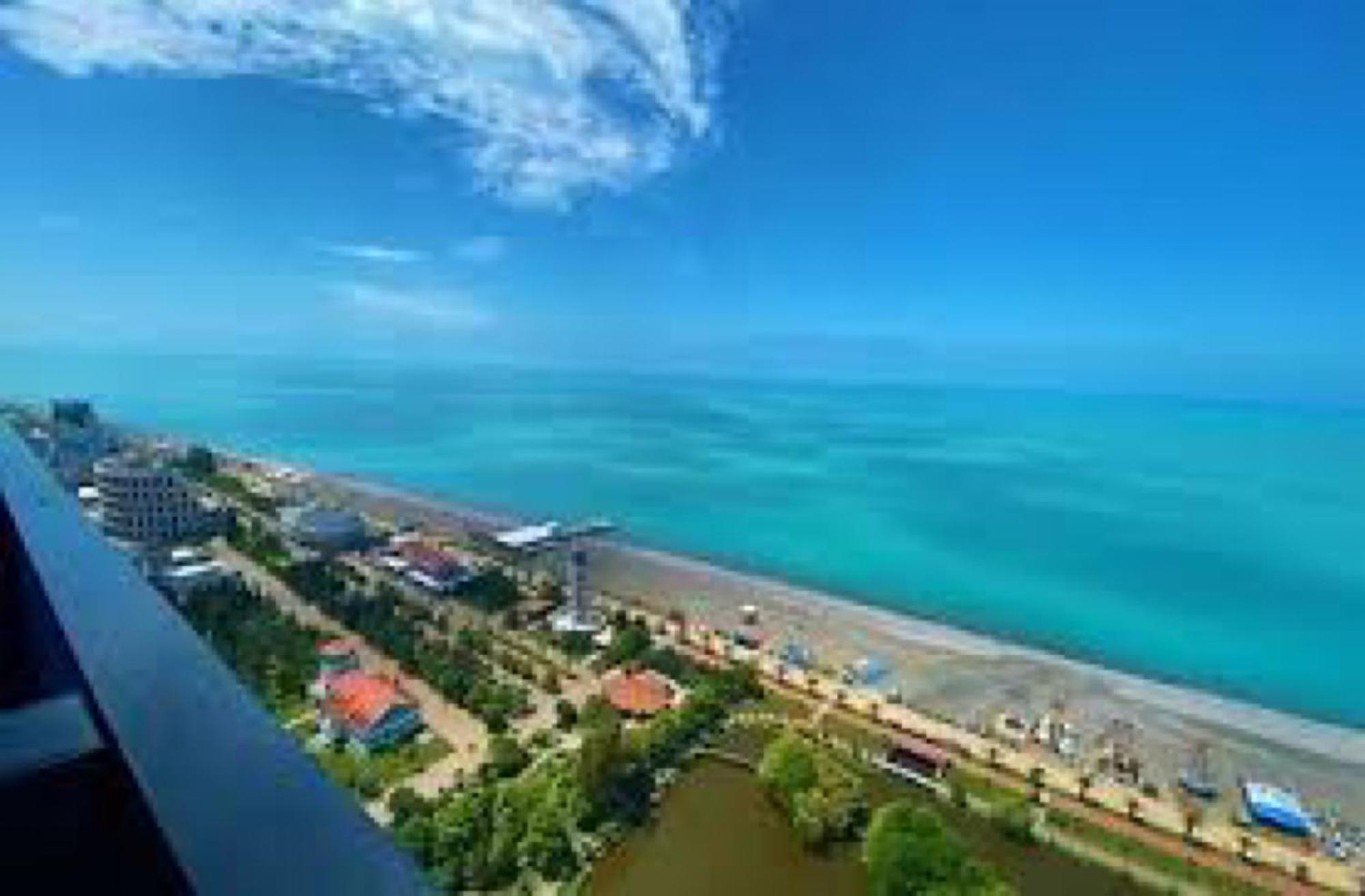 Delux Sea View Aparthotel In Orbi City Batumi Bagian luar foto