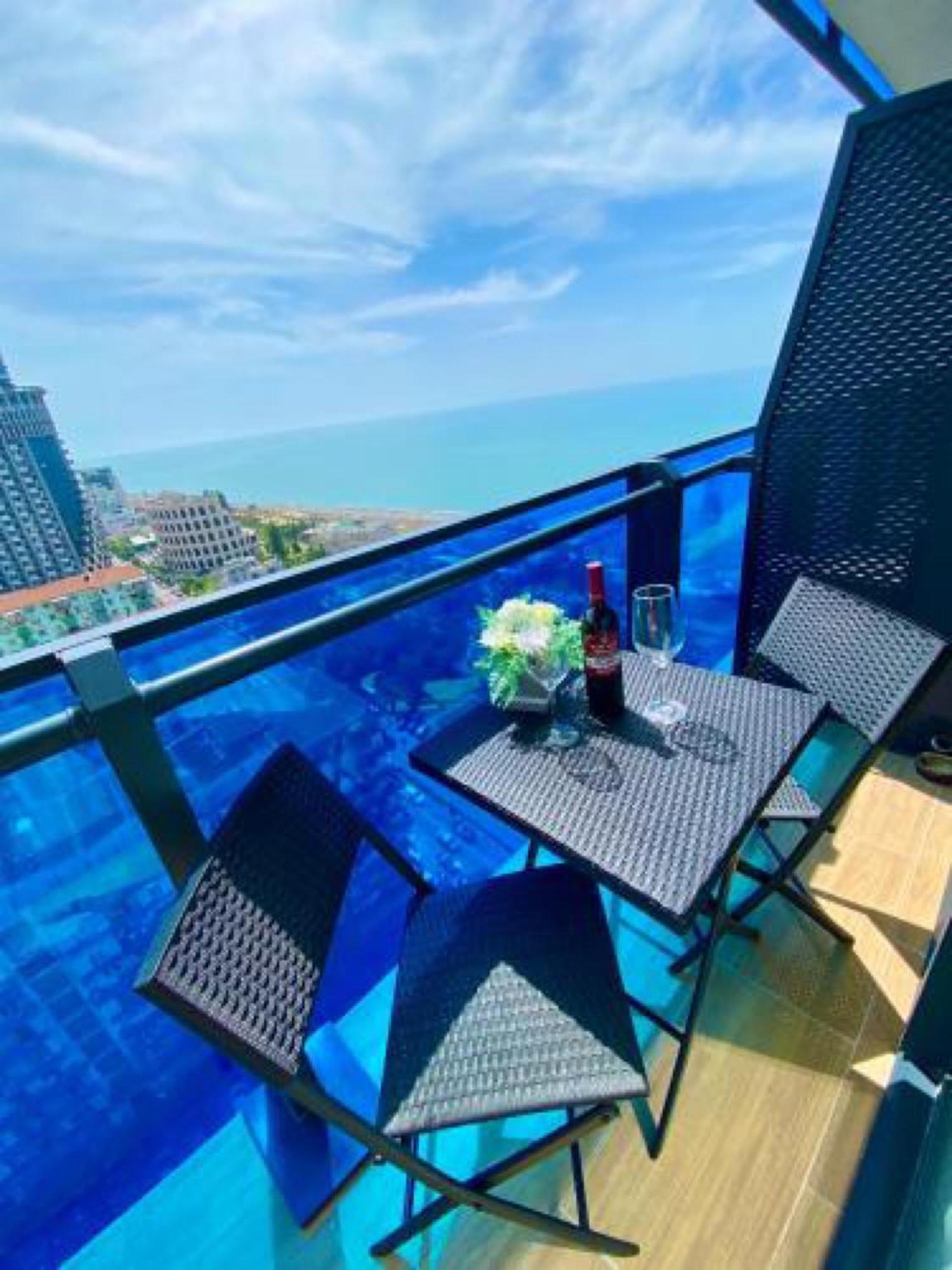 Delux Sea View Aparthotel In Orbi City Batumi Bagian luar foto