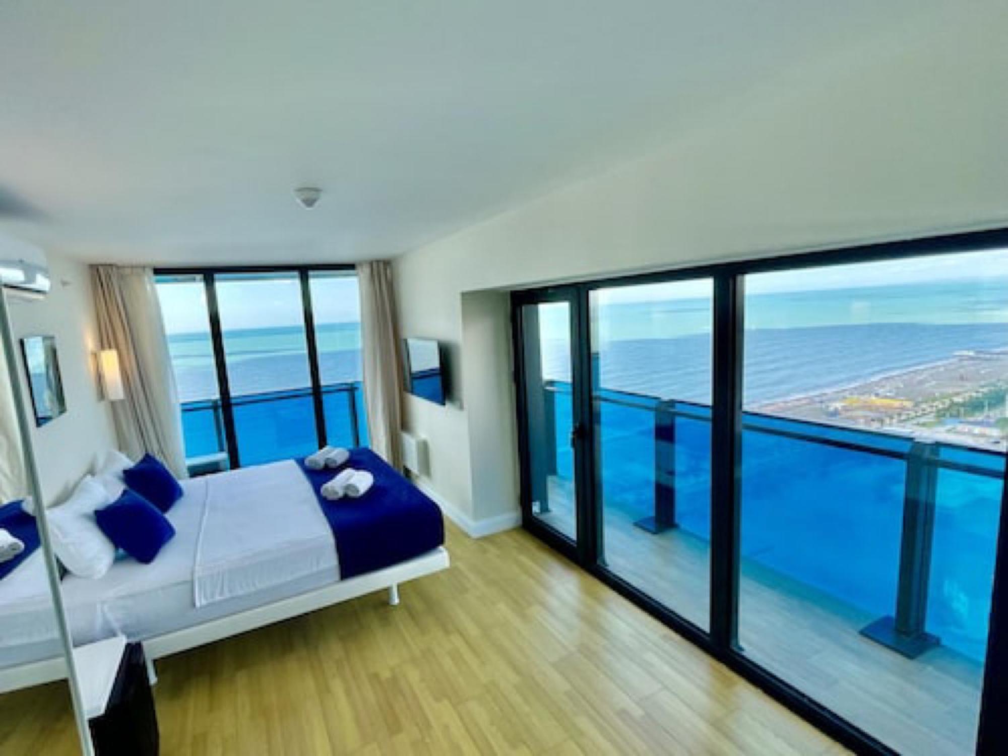 Delux Sea View Aparthotel In Orbi City Batumi Bagian luar foto