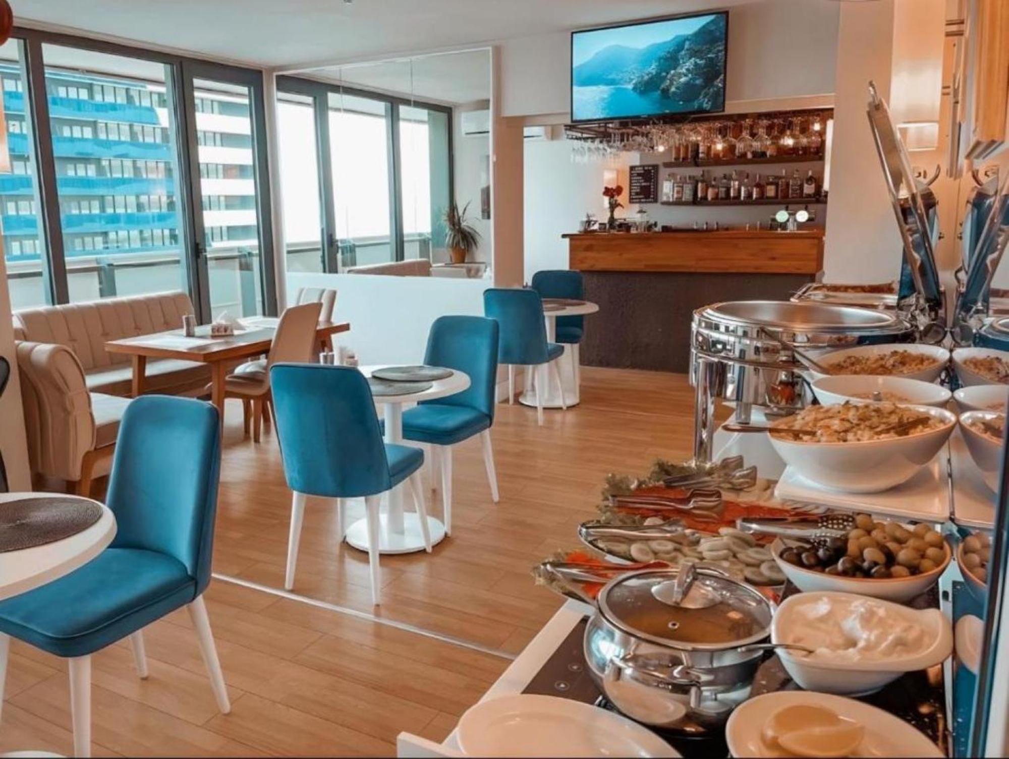 Delux Sea View Aparthotel In Orbi City Batumi Bagian luar foto