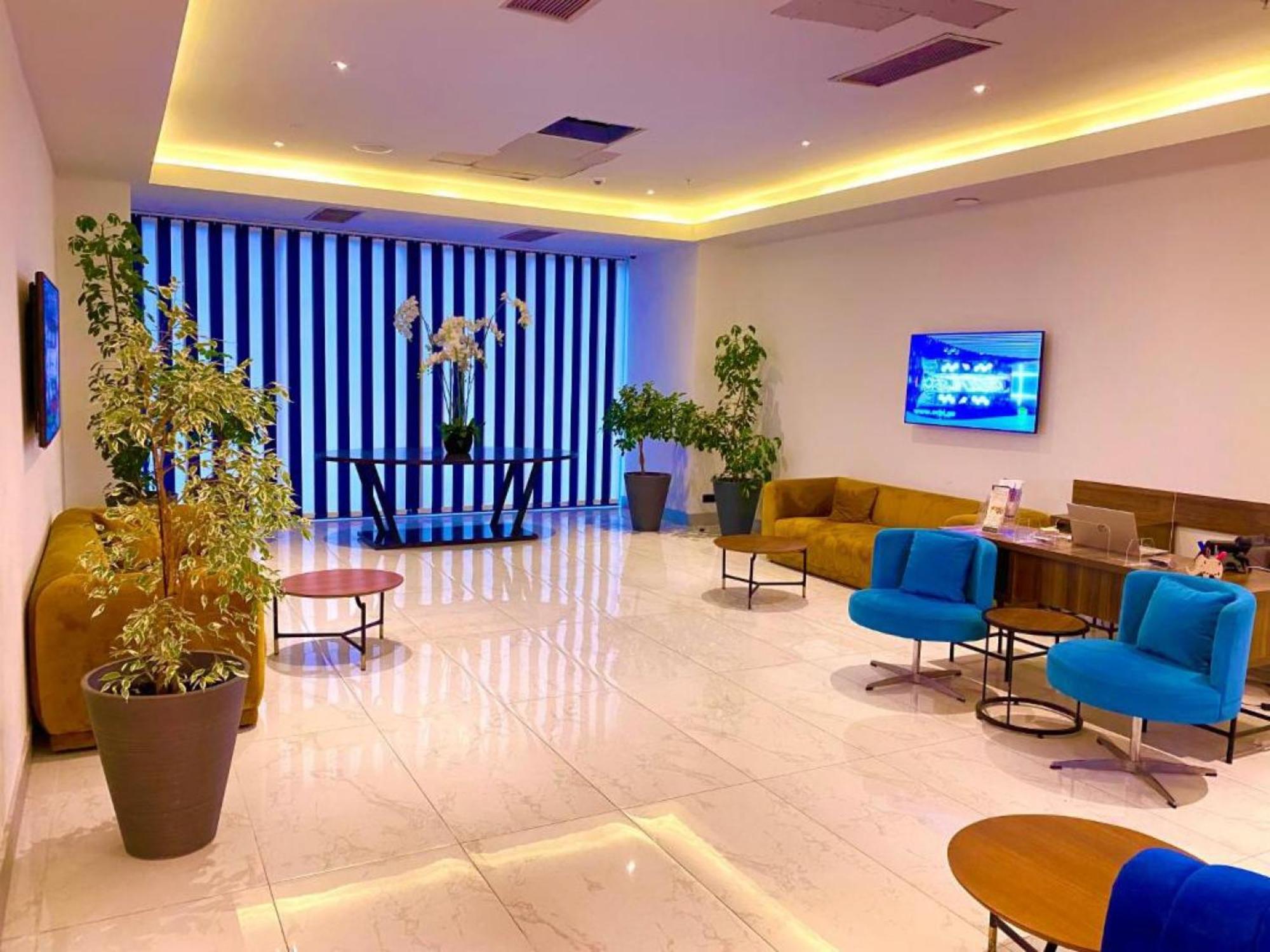 Delux Sea View Aparthotel In Orbi City Batumi Bagian luar foto