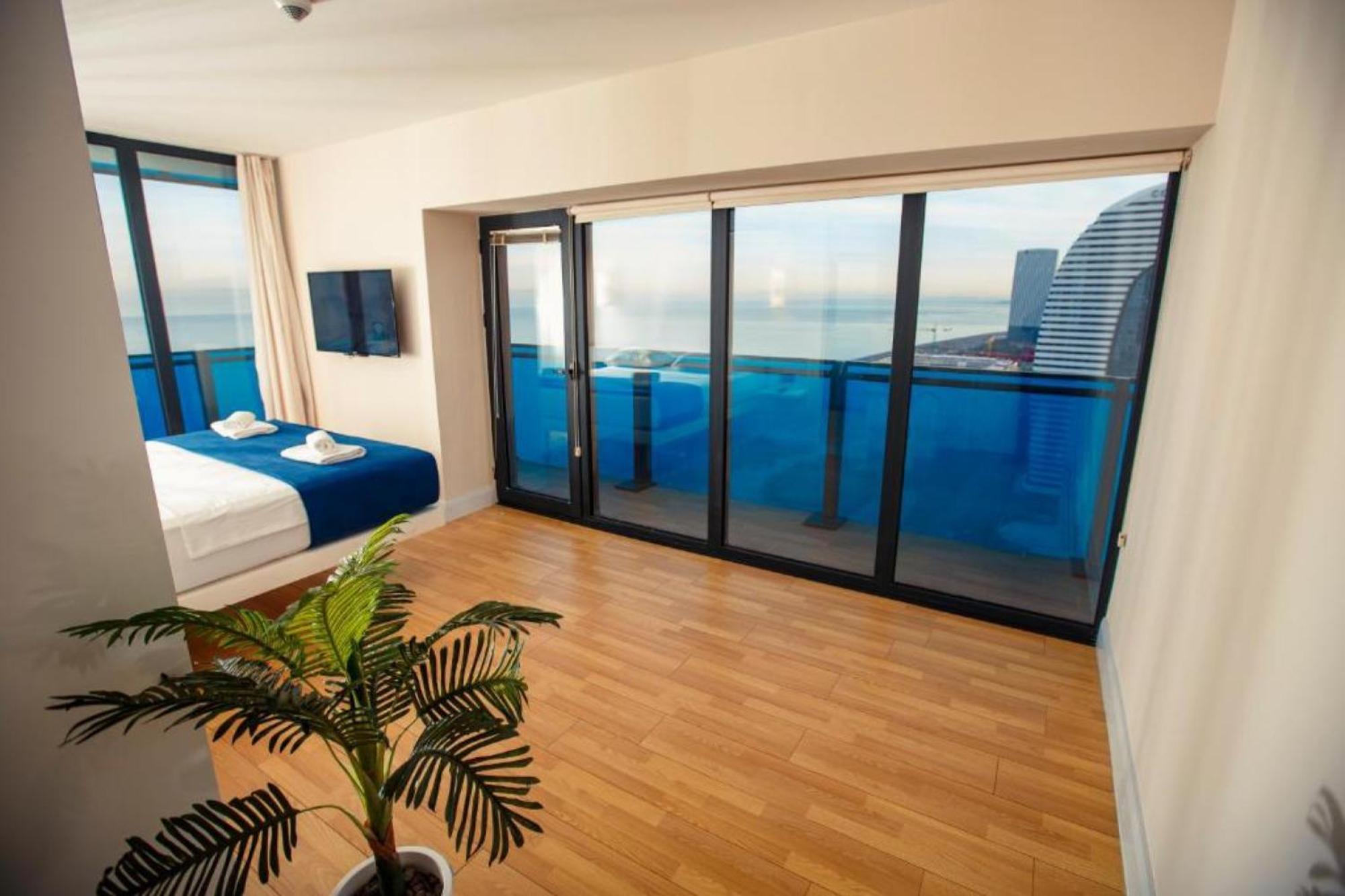 Delux Sea View Aparthotel In Orbi City Batumi Bagian luar foto