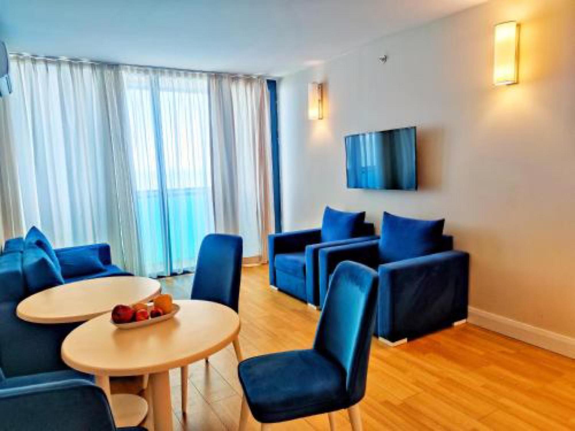Delux Sea View Aparthotel In Orbi City Batumi Bagian luar foto