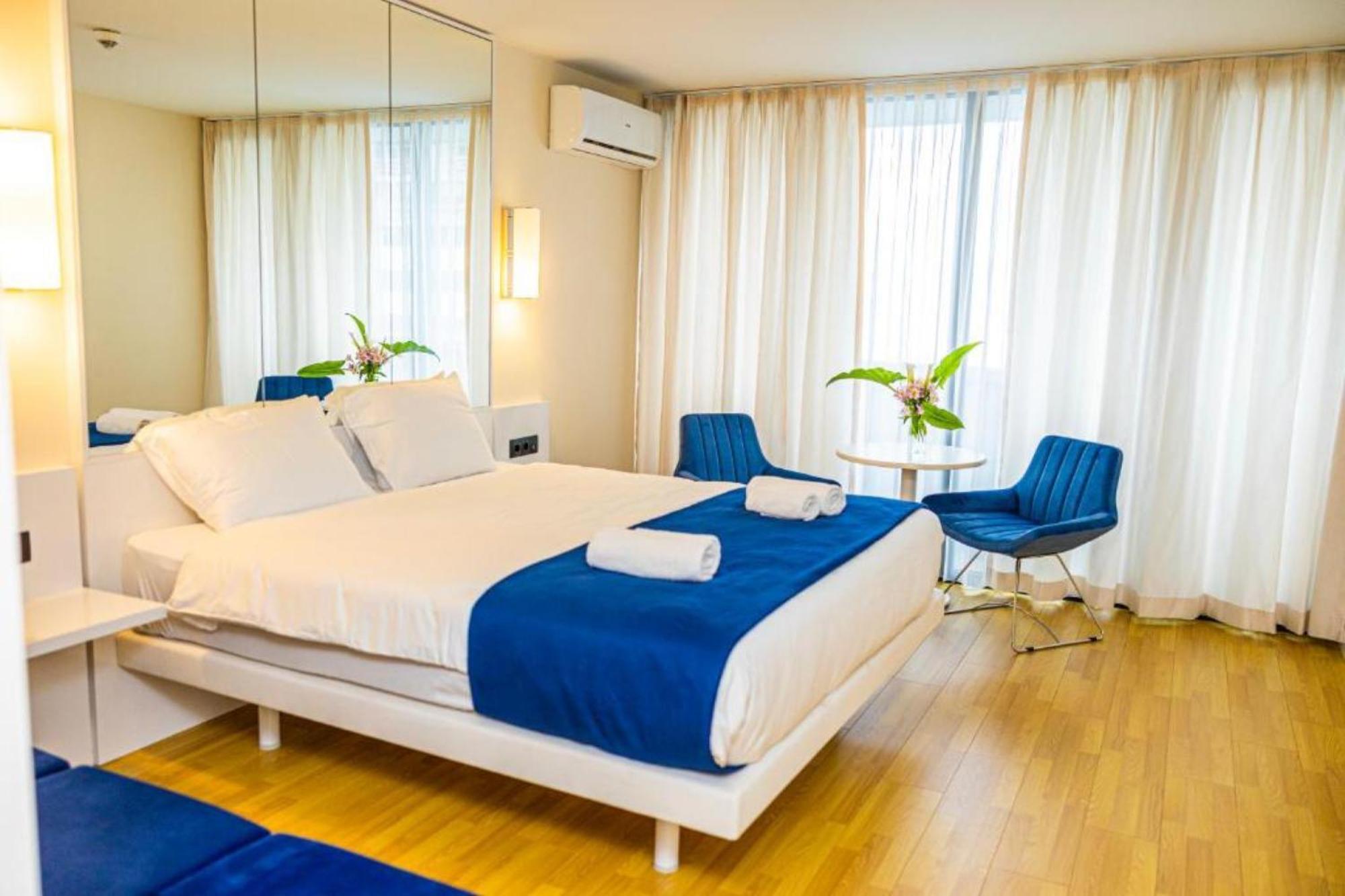Delux Sea View Aparthotel In Orbi City Batumi Bagian luar foto